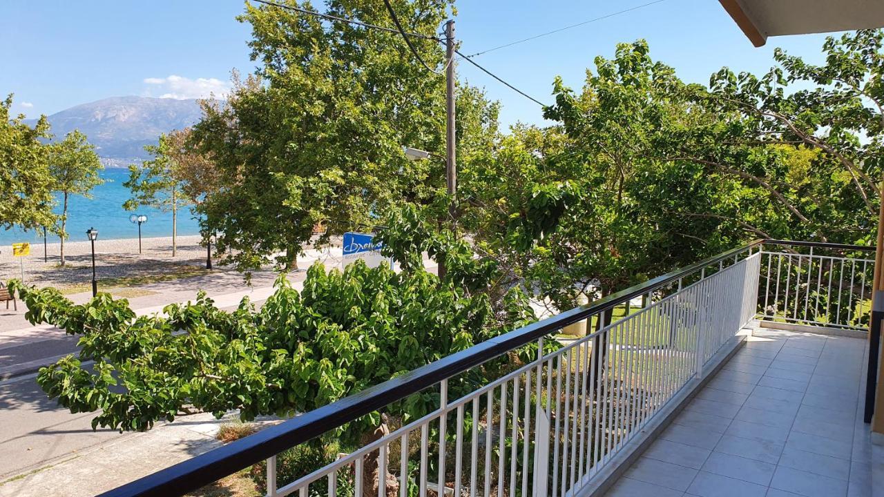 Nafpaktos Beach House Sea View Apartment First Floor Екстериор снимка