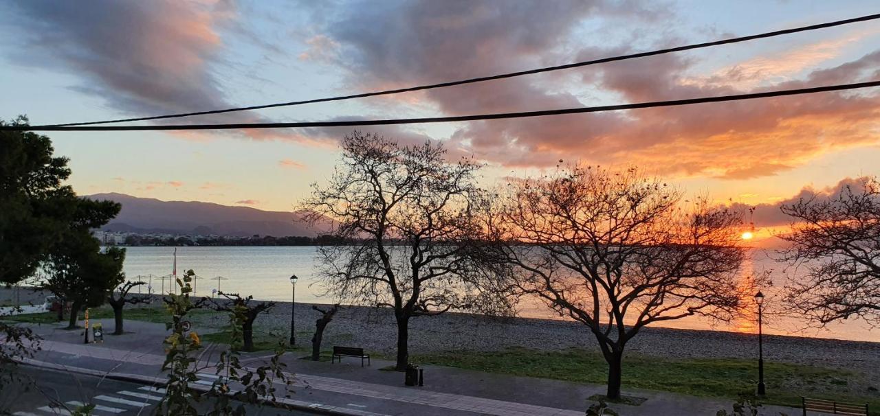 Nafpaktos Beach House Sea View Apartment First Floor Екстериор снимка