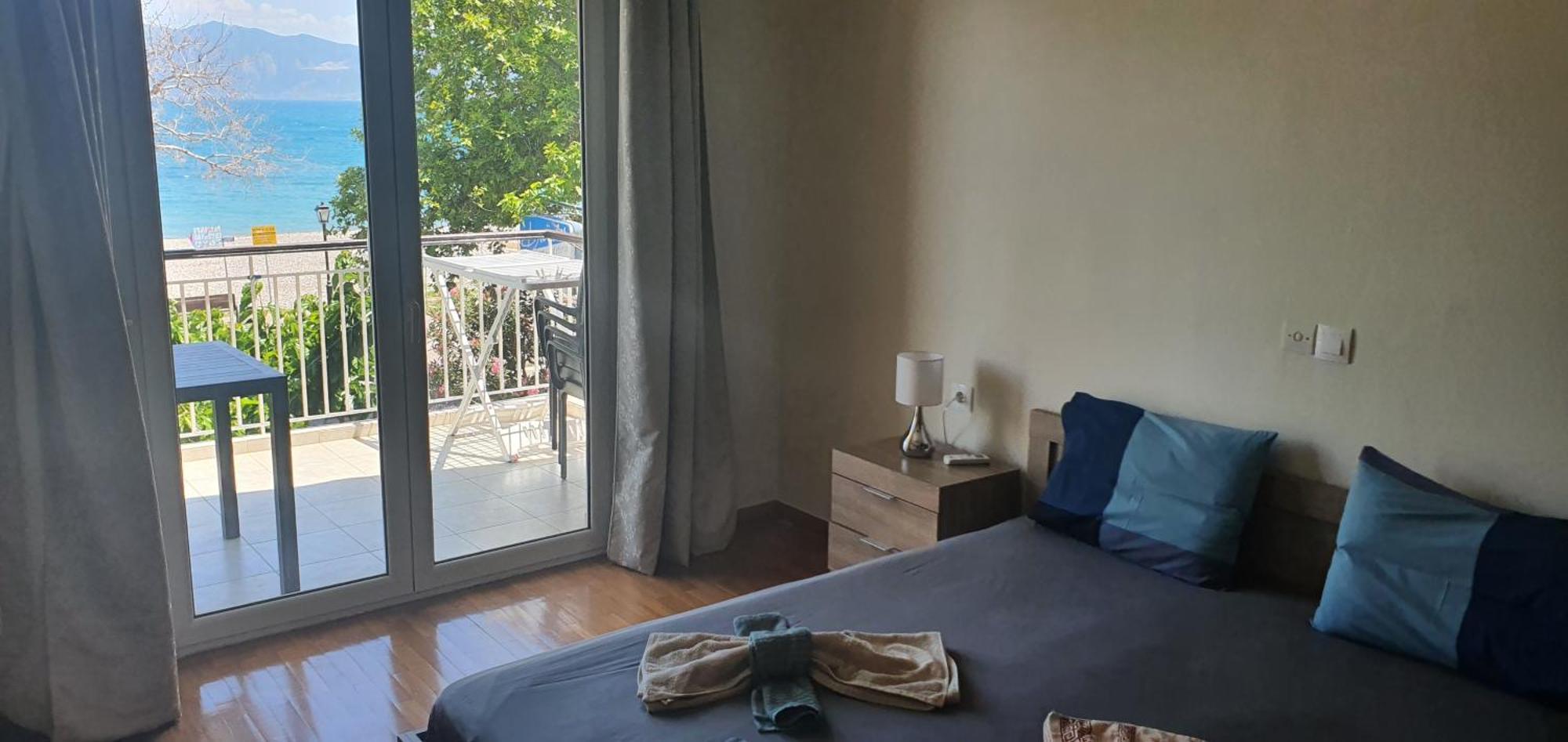 Nafpaktos Beach House Sea View Apartment First Floor Екстериор снимка