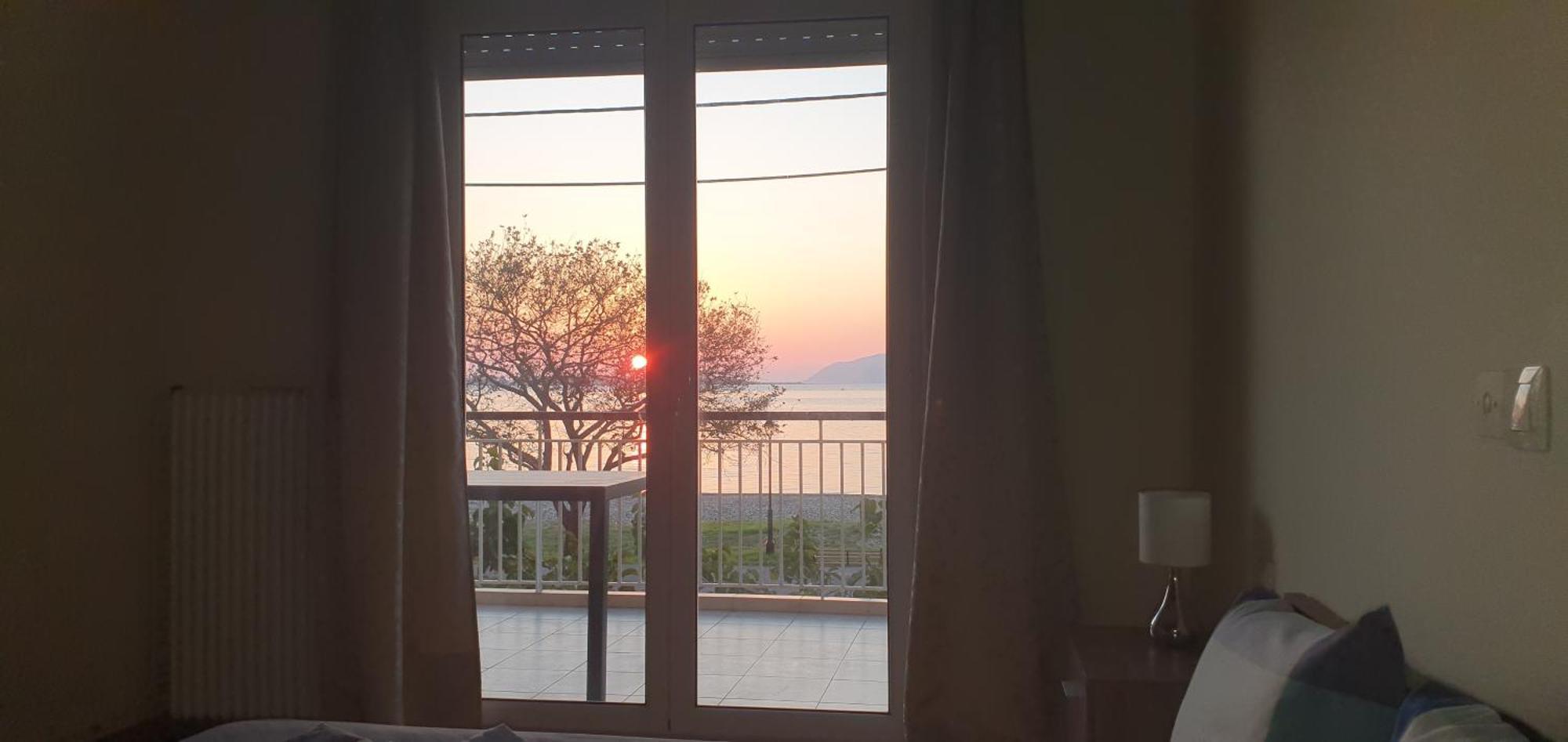 Nafpaktos Beach House Sea View Apartment First Floor Екстериор снимка