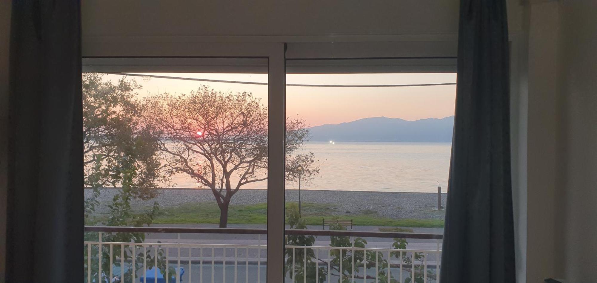 Nafpaktos Beach House Sea View Apartment First Floor Екстериор снимка