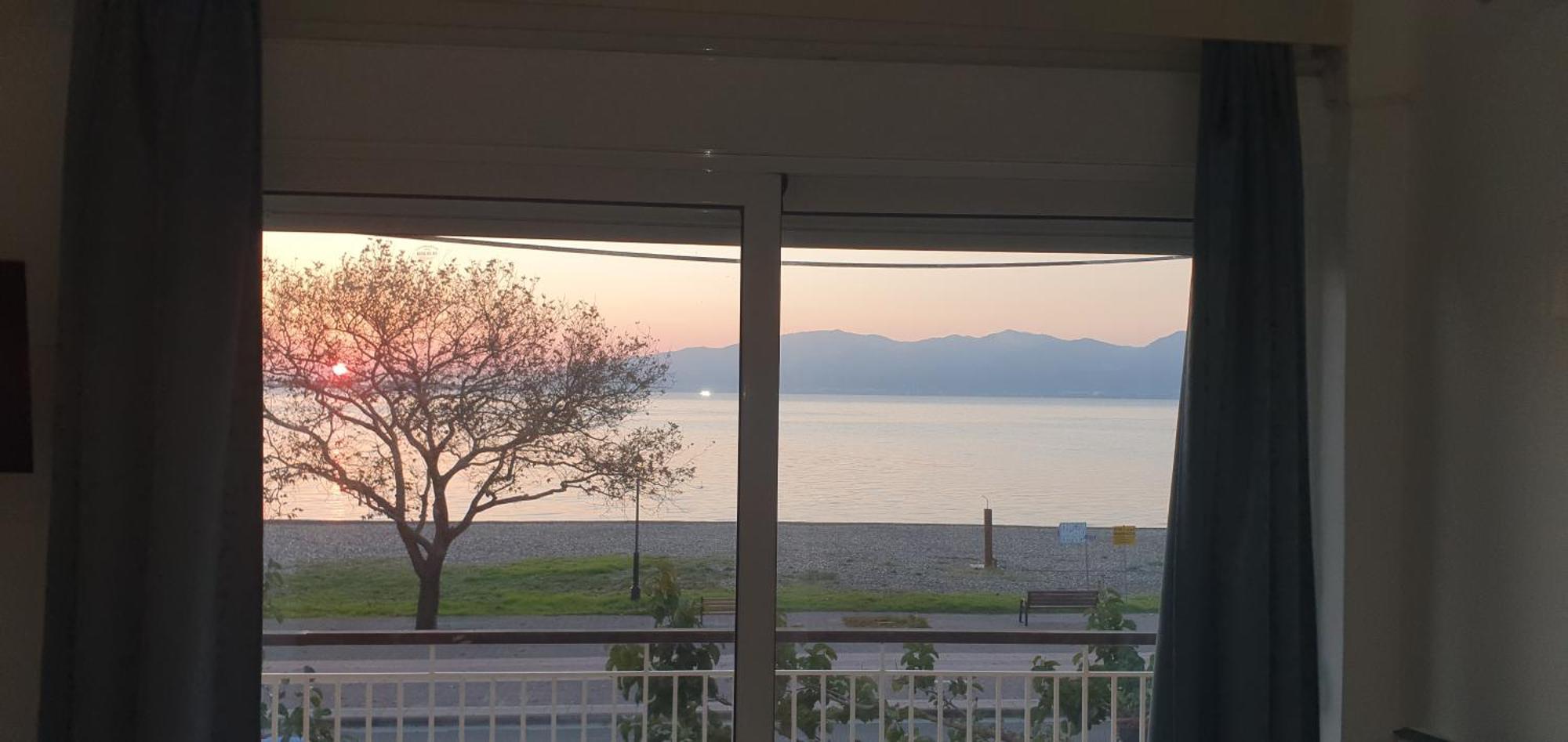 Nafpaktos Beach House Apartment Екстериор снимка