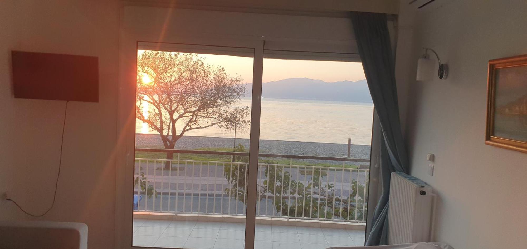Nafpaktos Beach House Sea View Apartment First Floor Екстериор снимка