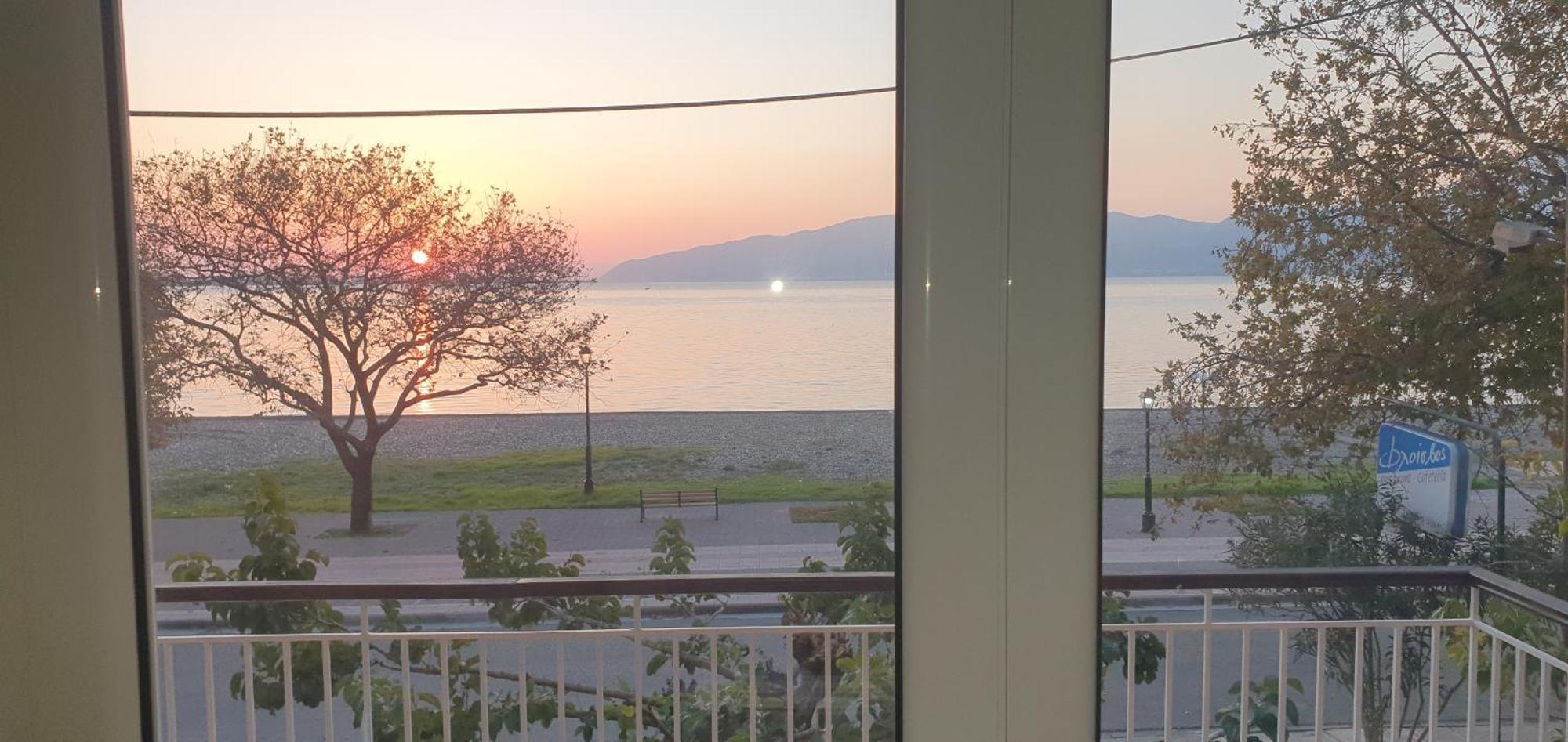 Nafpaktos Beach House Sea View Apartment First Floor Екстериор снимка