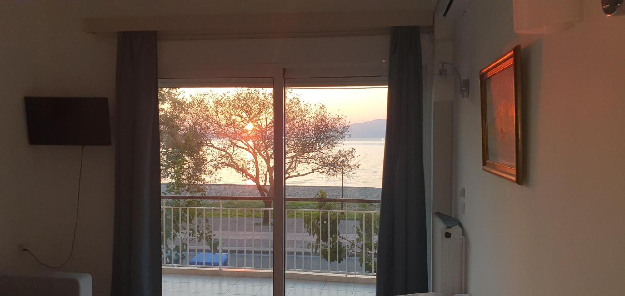 Nafpaktos Beach House Sea View Apartment First Floor Екстериор снимка
