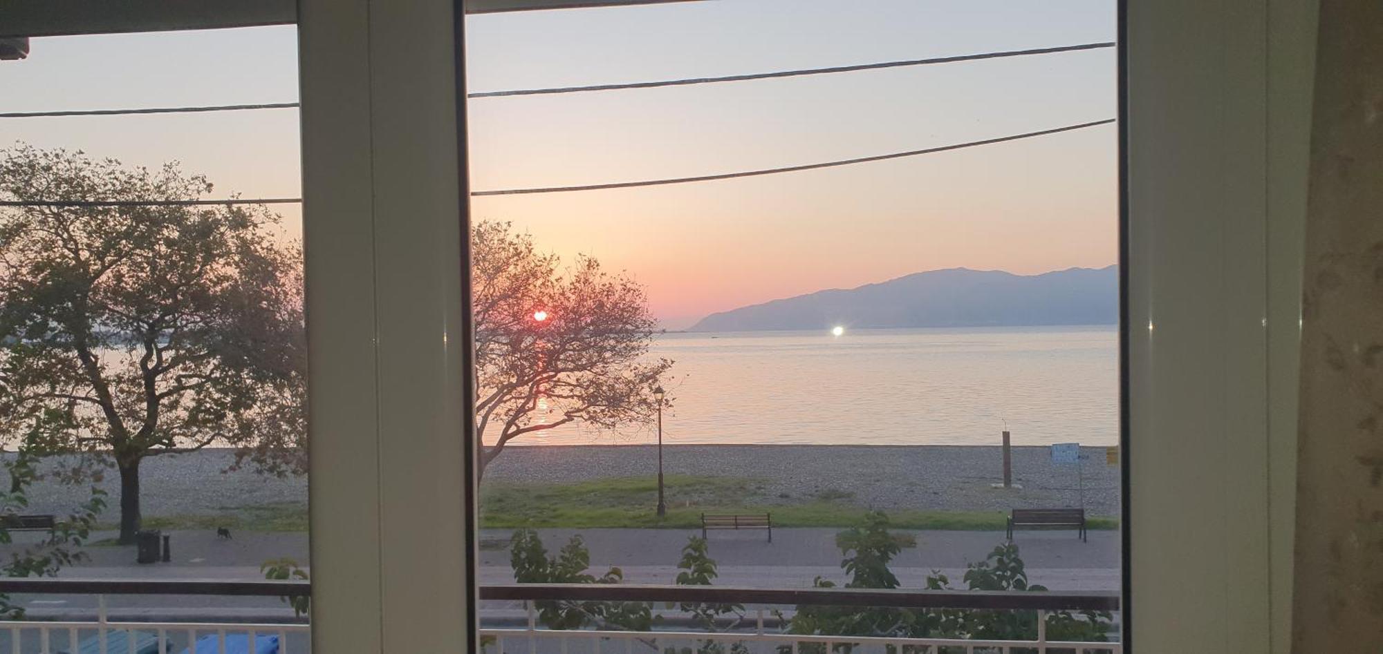 Nafpaktos Beach House Sea View Apartment First Floor Екстериор снимка