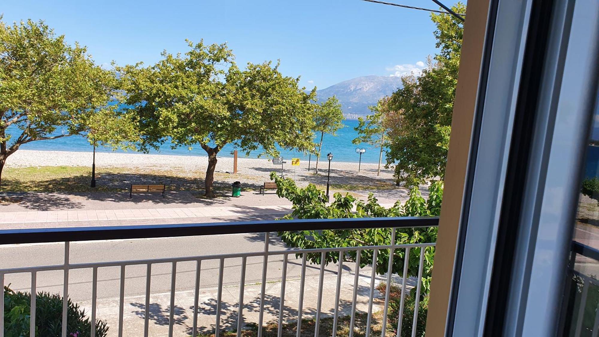 Nafpaktos Beach House Apartment Екстериор снимка