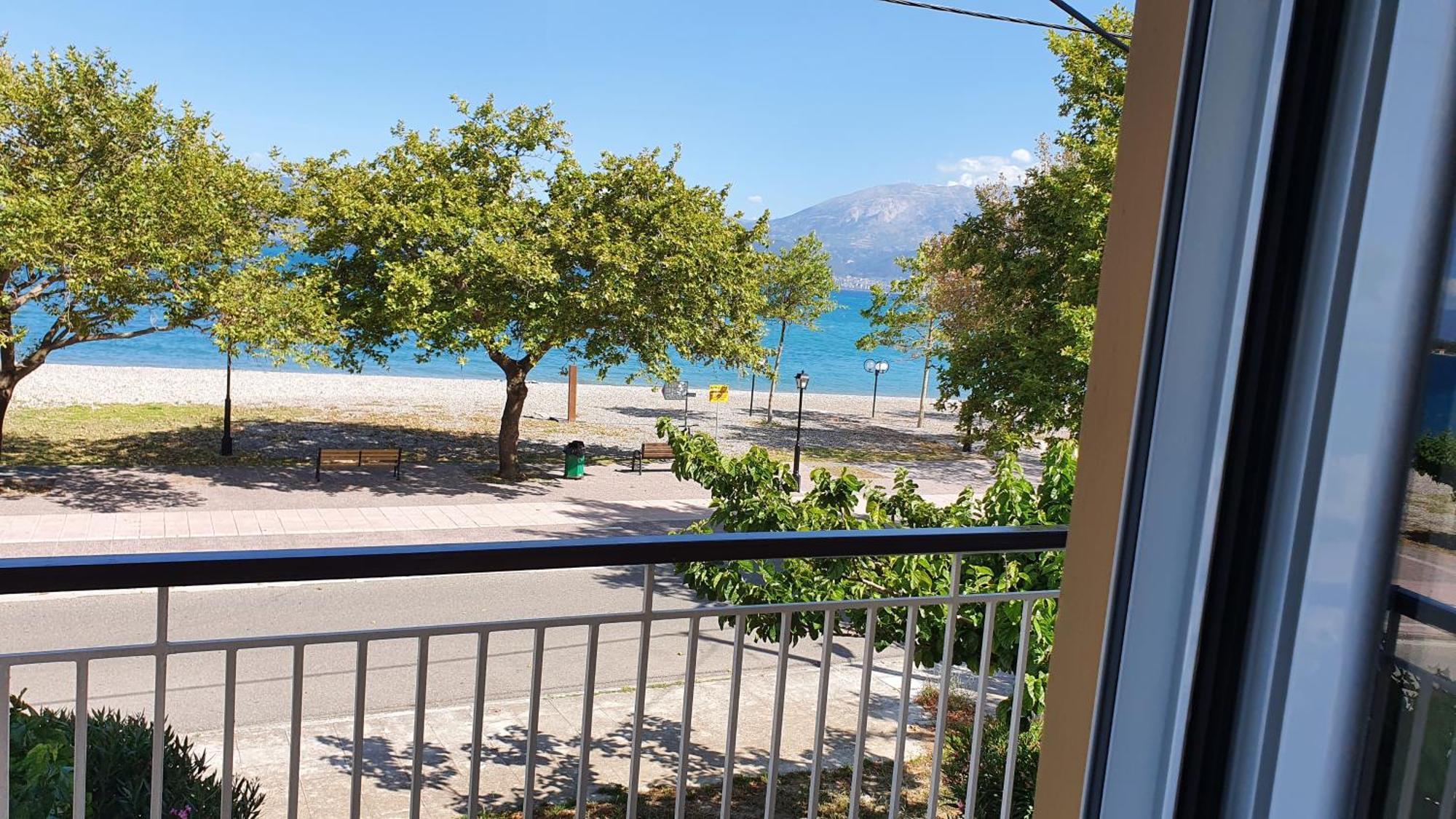 Nafpaktos Beach House Sea View Apartment First Floor Екстериор снимка